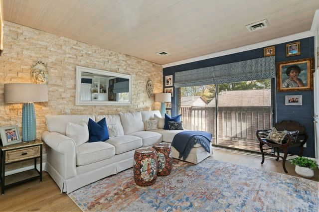 376 Knapps Highway 376, Fairfield, CT 06825