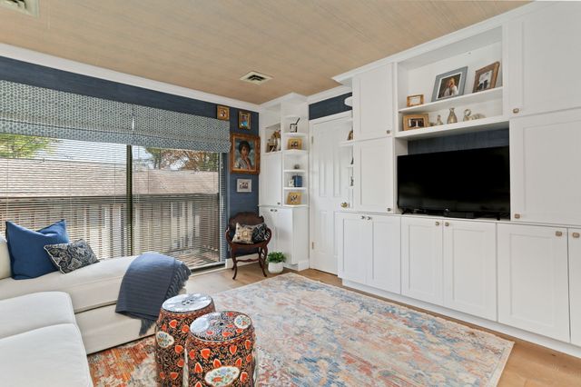 376 Knapps Highway 376, Fairfield, CT 06825