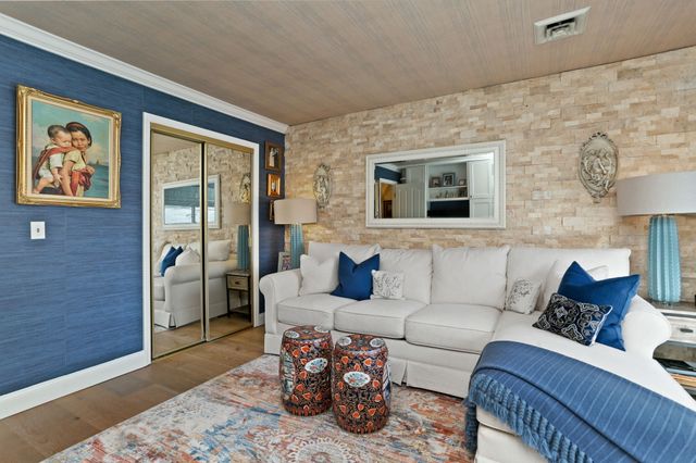 376 Knapps Highway 376, Fairfield, CT 06825