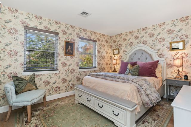 376 Knapps Highway 376, Fairfield, CT 06825