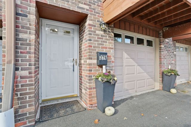 376 Knapps Highway 376, Fairfield, CT 06825