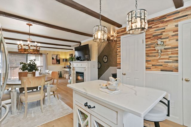 376 Knapps Highway 376, Fairfield, CT 06825