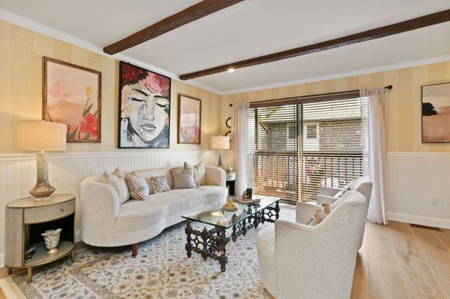 376 Knapps Highway 376, Fairfield, CT 06825