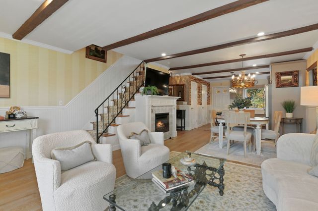 376 Knapps Highway 376, Fairfield, CT 06825