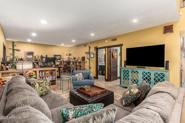 2310 E MALLARD Court, Gilbert, AZ 85234