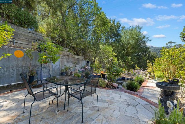 39 Mira Loma Rd, Orinda, CA 94563