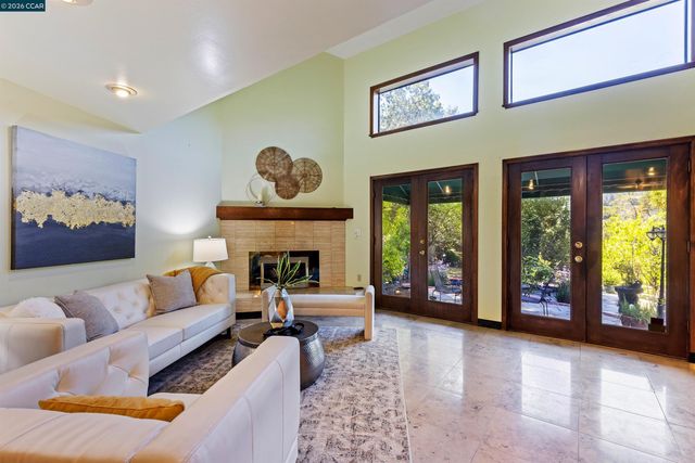 39 Mira Loma Rd, Orinda, CA 94563