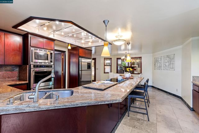 39 Mira Loma Rd, Orinda, CA 94563