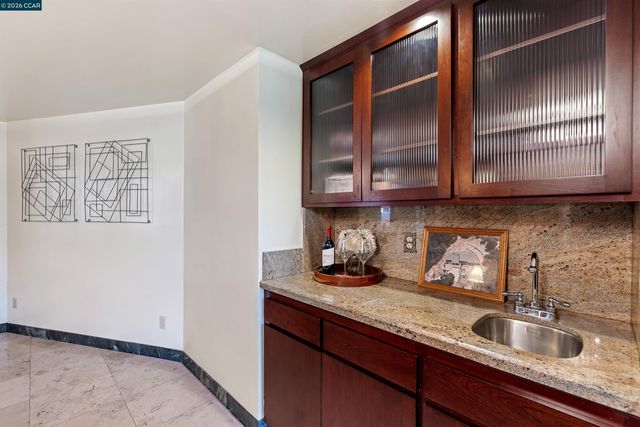 39 Mira Loma Rd, Orinda, CA 94563