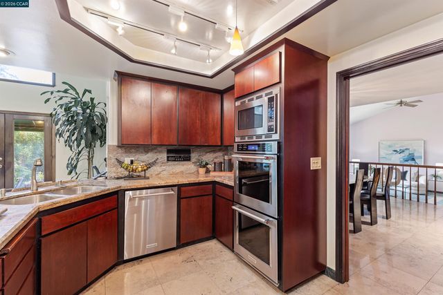 39 Mira Loma Rd, Orinda, CA 94563