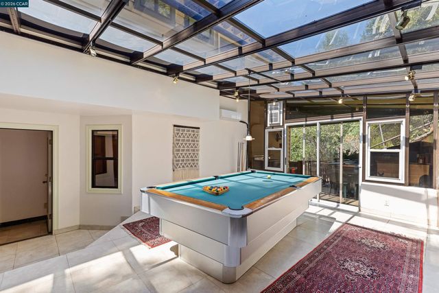 39 Mira Loma Rd, Orinda, CA 94563