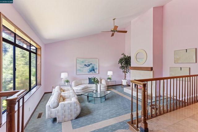 39 Mira Loma Rd, Orinda, CA 94563