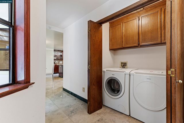 39 Mira Loma Rd, Orinda, CA 94563