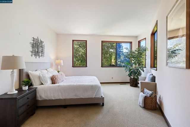 39 Mira Loma Rd, Orinda, CA 94563