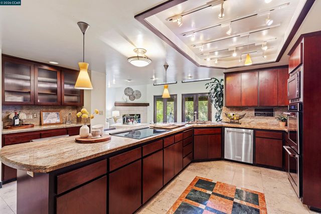 39 Mira Loma Rd, Orinda, CA 94563