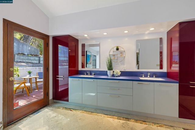 39 Mira Loma Rd, Orinda, CA 94563