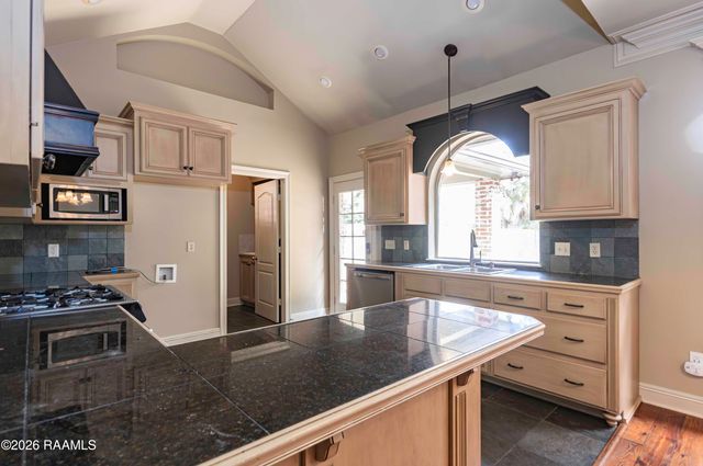 209 Metairie Court, Lafayette, LA 70503