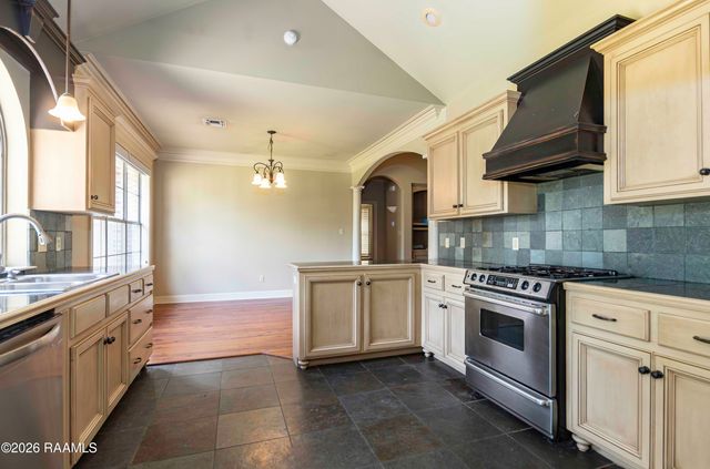 209 Metairie Court, Lafayette, LA 70503