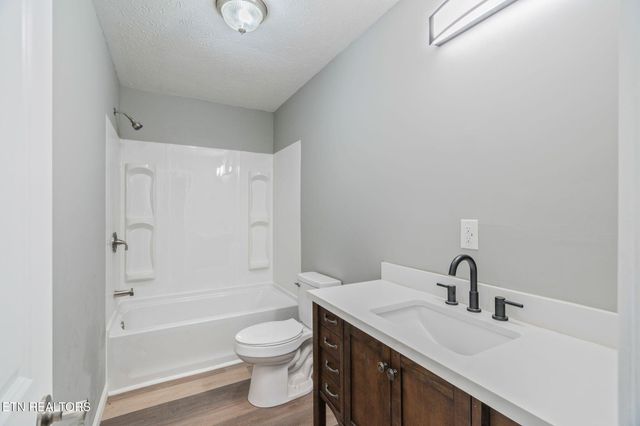 122 Cove Hollow Rd, Lafollette, TN 37766