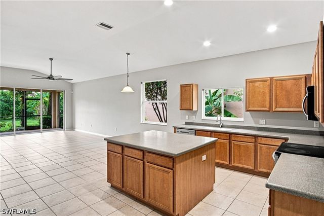 2022 Fairmont LN, Naples, FL 34120