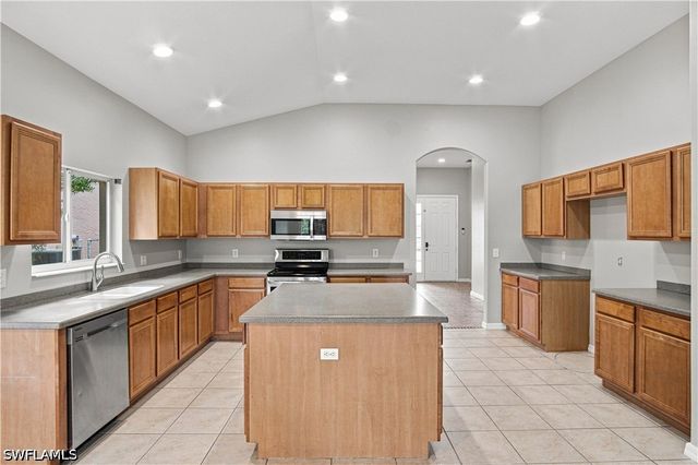 2022 Fairmont LN, Naples, FL 34120