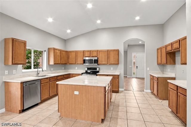 2022 Fairmont LN, Naples, FL 34120