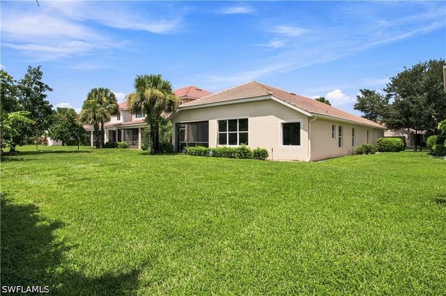 2022 Fairmont LN, Naples, FL 34120