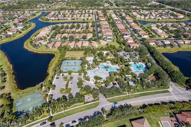 2022 Fairmont LN, Naples, FL 34120