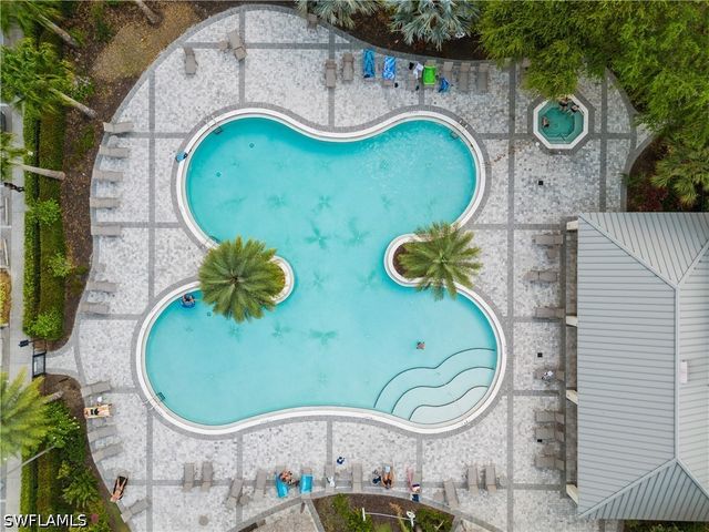 2022 Fairmont LN, Naples, FL 34120