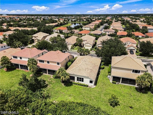 2022 Fairmont LN, Naples, FL 34120