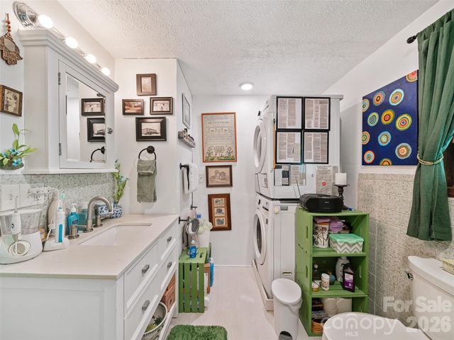 886 Three Quarter Creek Road, Burnsville, NC 28714