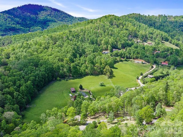 886 Three Quarter Creek Road, Burnsville, NC 28714