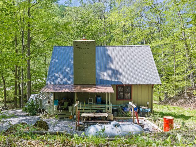 886 Three Quarter Creek Road, Burnsville, NC 28714