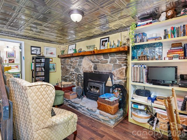 886 Three Quarter Creek Road, Burnsville, NC 28714