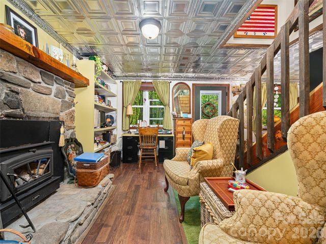 886 Three Quarter Creek Road, Burnsville, NC 28714