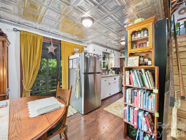 886 Three Quarter Creek Road, Burnsville, NC 28714