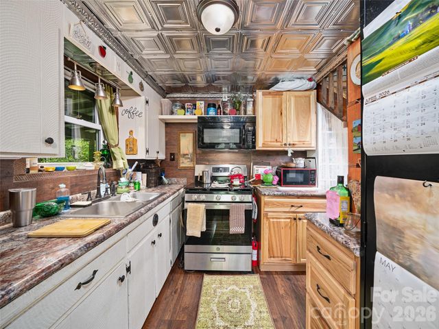 886 Three Quarter Creek Road, Burnsville, NC 28714