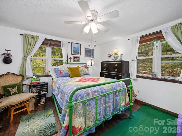 886 Three Quarter Creek Road, Burnsville, NC 28714