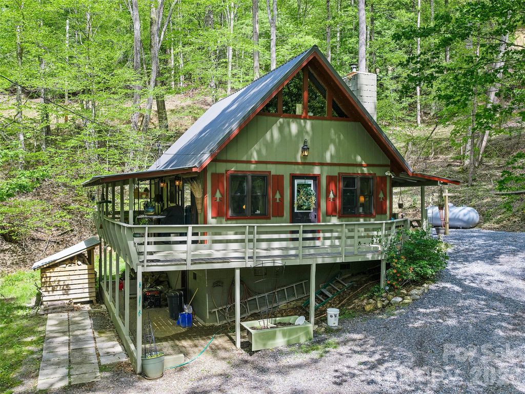 886 Three Quarter Creek Road, Burnsville, NC 28714