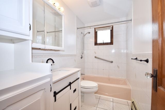 17 Norwell Street, Dartmouth, MA 02748