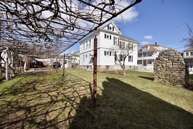 17 Norwell Street, Dartmouth, MA 02748