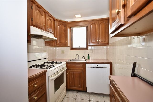 17 Norwell Street, Dartmouth, MA 02748