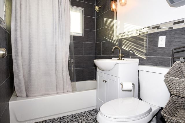 181 Friends Lane, Westbury, NY 11590