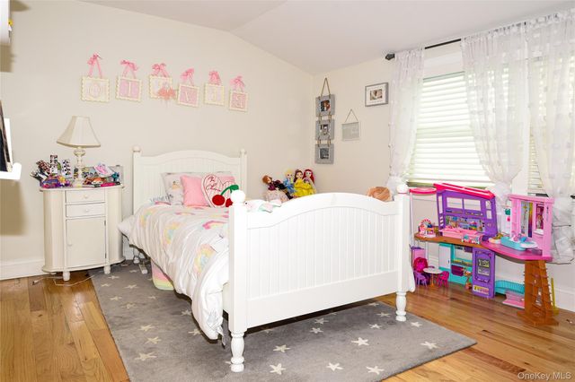 181 Friends Lane, Westbury, NY 11590