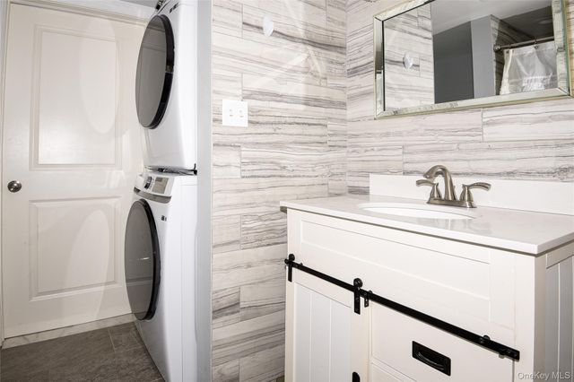 181 Friends Lane, Westbury, NY 11590