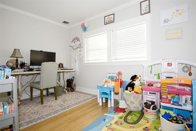 181 Friends Lane, Westbury, NY 11590