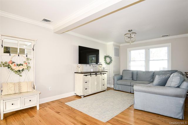 181 Friends Lane, Westbury, NY 11590