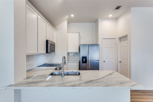 533 Lowery Oaks Trail, Fort Worth, TX 76120