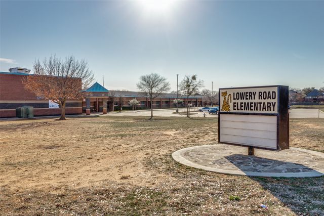 533 Lowery Oaks Trail, Fort Worth, TX 76120