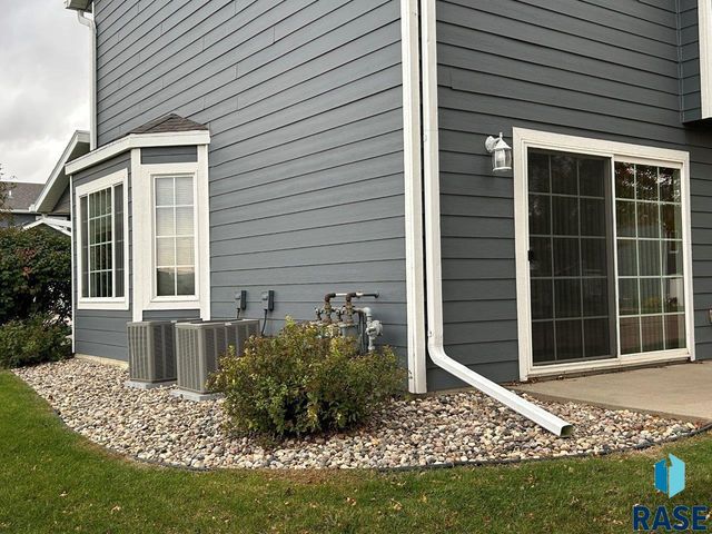 1432 Conifer Pl Place 32, Sioux Falls, SD 57107